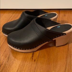 Wooden sole clogs